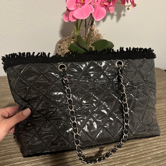 CHANEL Tweed Tote Bag - Picture 6 of 16